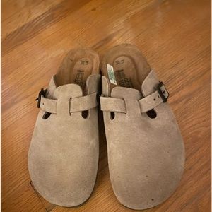 Girls/ladies slip on shoes size 8